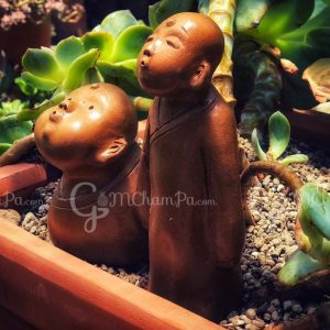 Tượng chú tiểu béo gầy