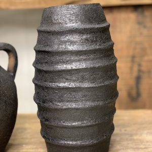 Bình gốm chăm